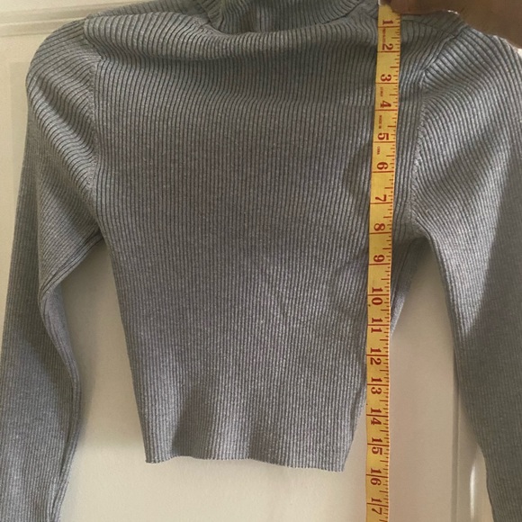 GREY TURTLENECK TOP - Picture 3 of 6